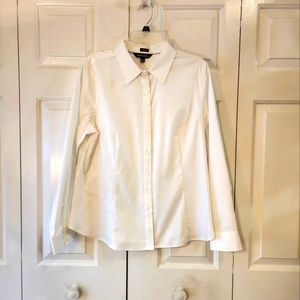 Women's Ellen Tracy Fitted White Shirt. Large